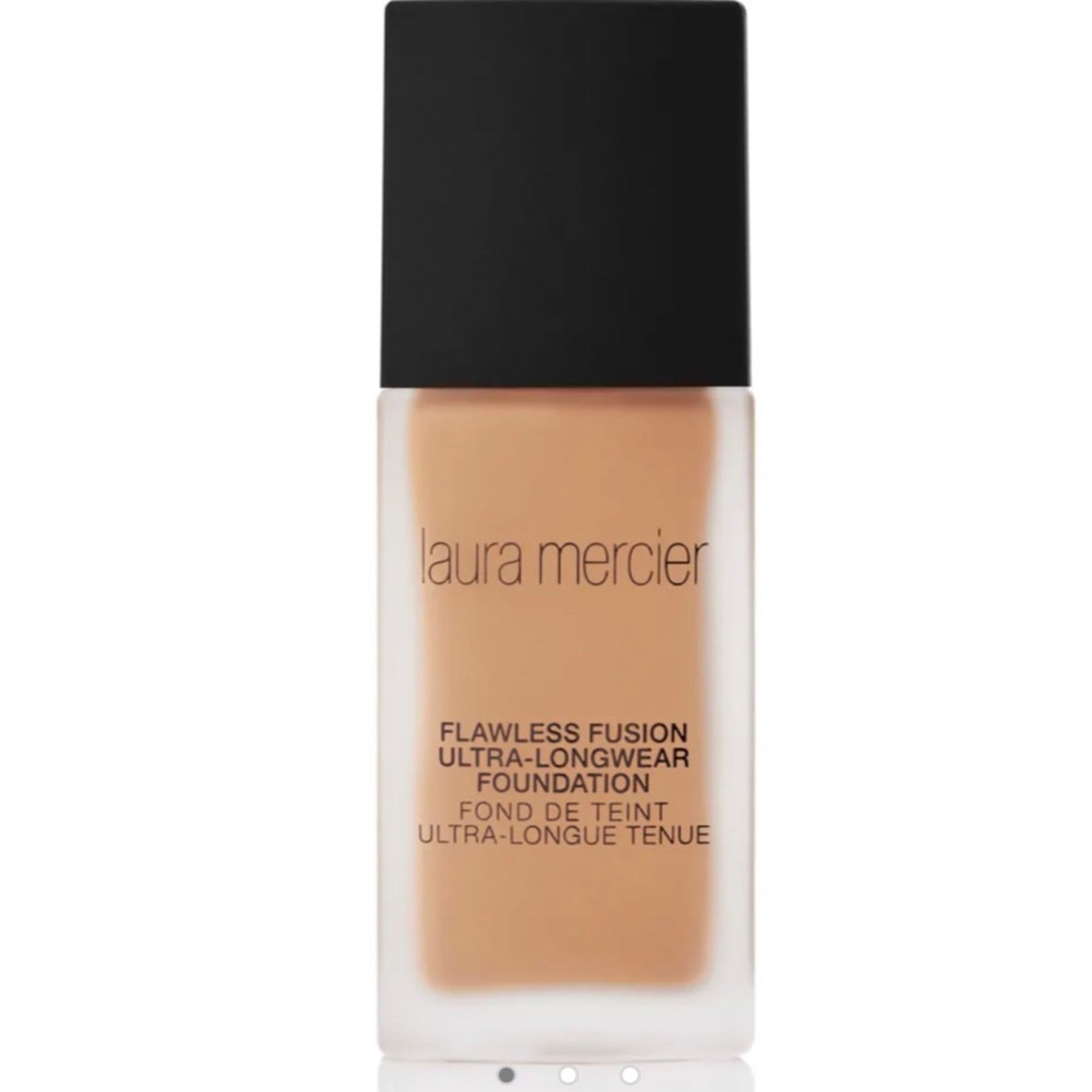 Laura Mercier Flawless Fusion Ultra Longwear matte foundation in color Dune.